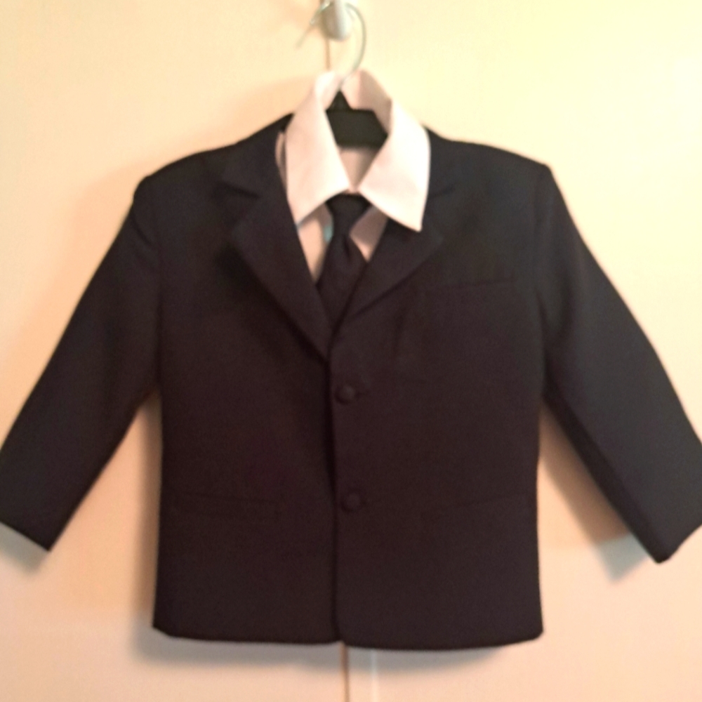 3-Pc Suit w/tie, 3T, worn once.  Perfect for wedding or special occasions. Black
